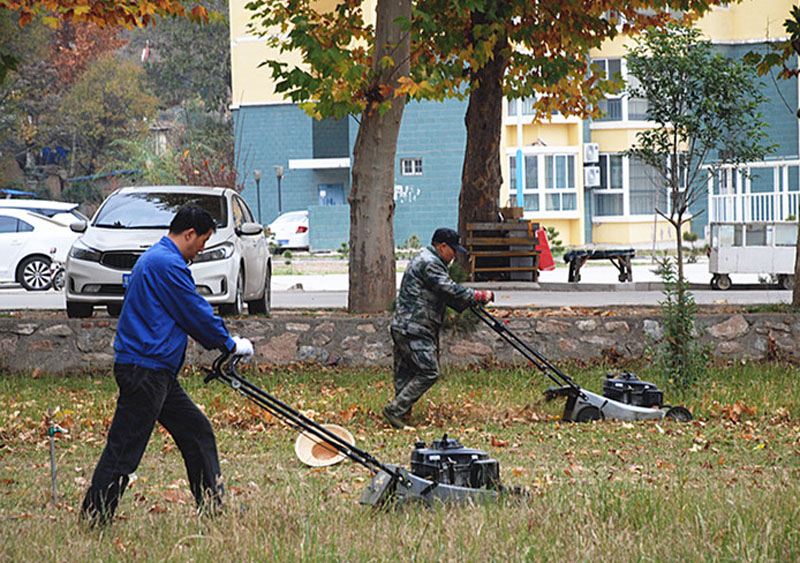 旗幟引領(lǐng)——星火機(jī)床公司黨員開展學(xué)雷鋒義務(wù)勞動
