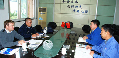 德國(guó)客商來星火機(jī)床公司洽談強(qiáng)化合作事宜