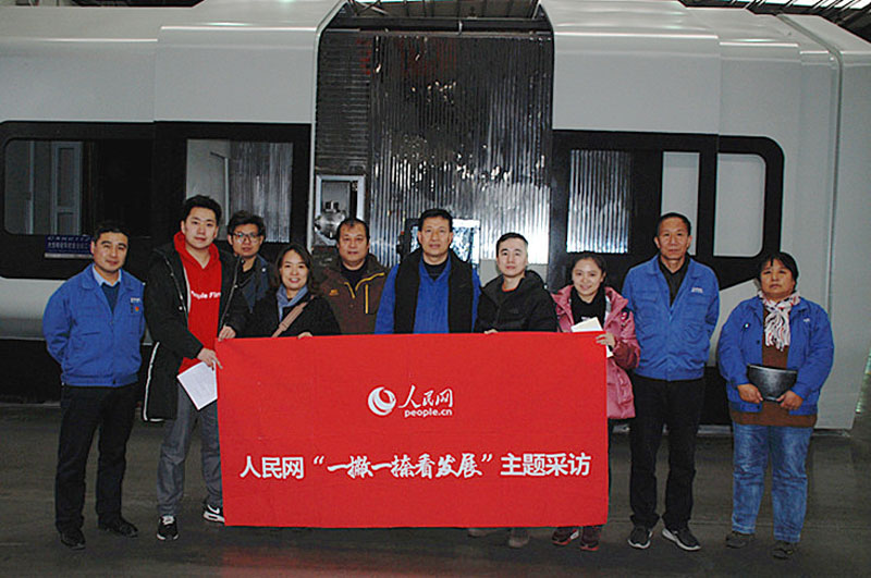 人民網(wǎng)“一撇一捺看發(fā)展”主題采訪團(tuán)來星火機(jī)床公司采訪