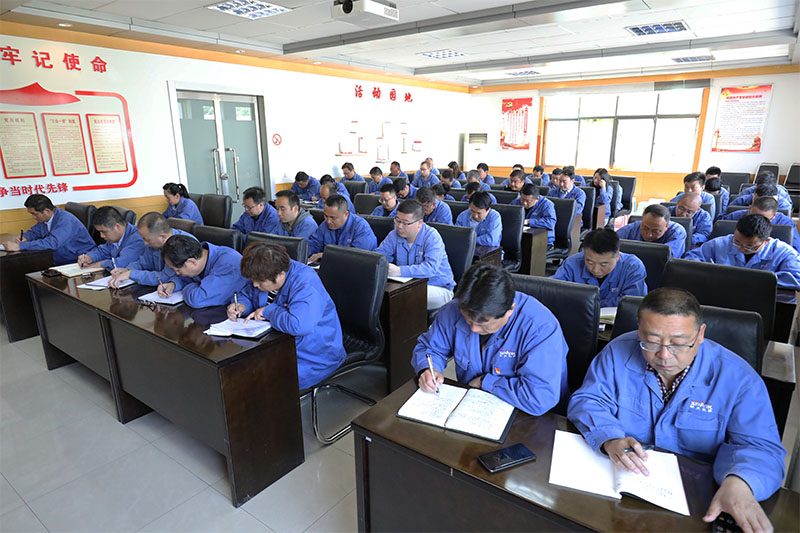 星火機床公司開展“拼搏四季度完成全年生產(chǎn)目標”擂臺賽