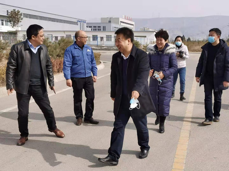 天水經(jīng)濟(jì)技術(shù)開(kāi)發(fā)區(qū)管委會(huì)領(lǐng)導(dǎo)來(lái)公司慰問(wèn)