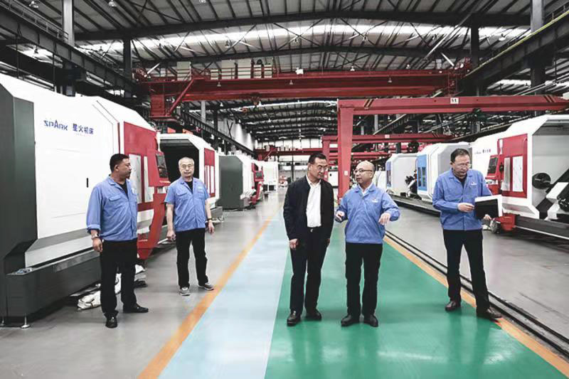 天水市外管局領(lǐng)導(dǎo)來星火機(jī)床公司調(diào)研