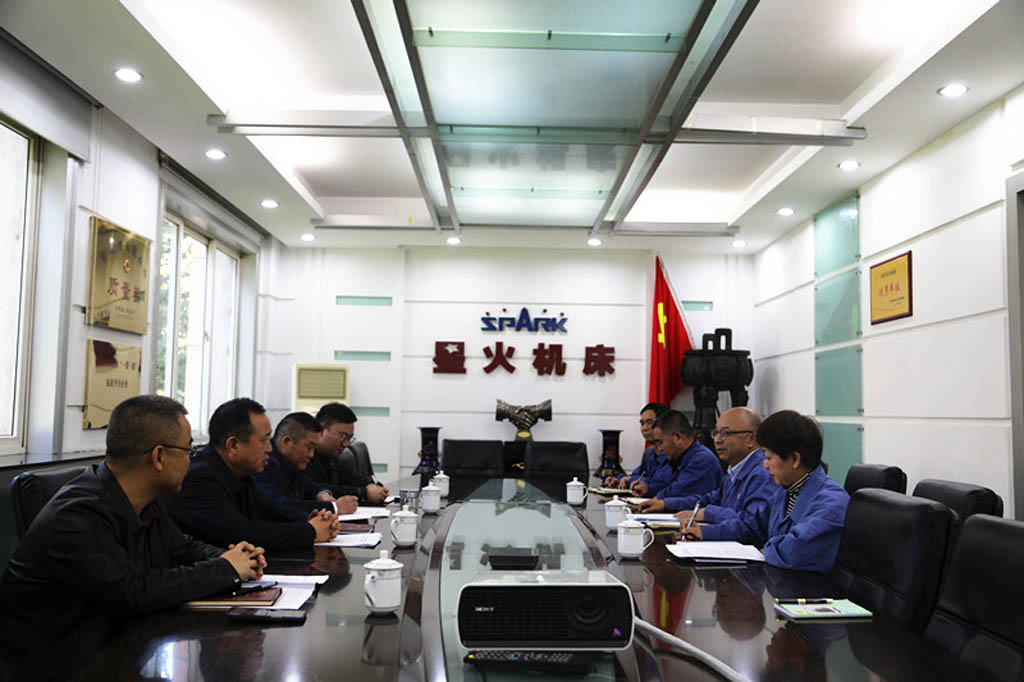 市總工會(huì)黨組書記、常務(wù)副主席秦福才一行到星火公司開展專題調(diào)研