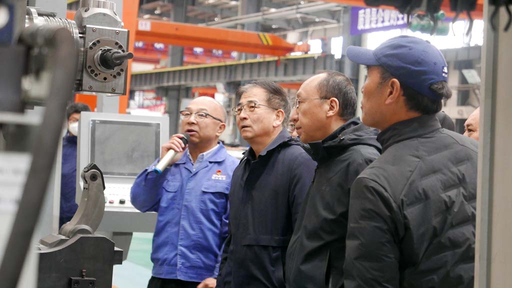 住甘全國政協(xié)考察組到星火機床公司參觀考察