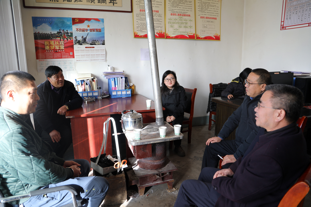 暖冬行動  真情暖心  星火公司走進鄉(xiāng)村振興聯(lián)系點開展慰問活動