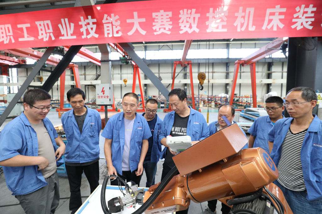 星火機(jī)床榮獲甘肅省就業(yè)創(chuàng)業(yè)工作先進(jìn)集體稱號(hào)