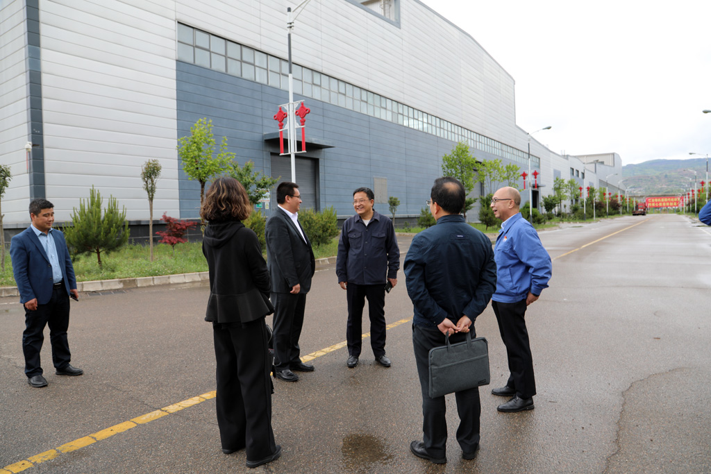 浙商銀行蘭州分行楊治國考察星火機床公司