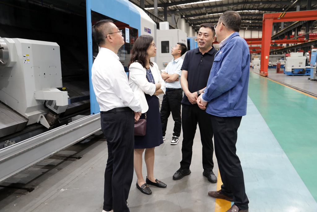 探尋合作契機 共謀跨越發(fā)展 光大銀行、中科中藍、中國通用技術集團等企業(yè)領導組成的考察組考察星火公司