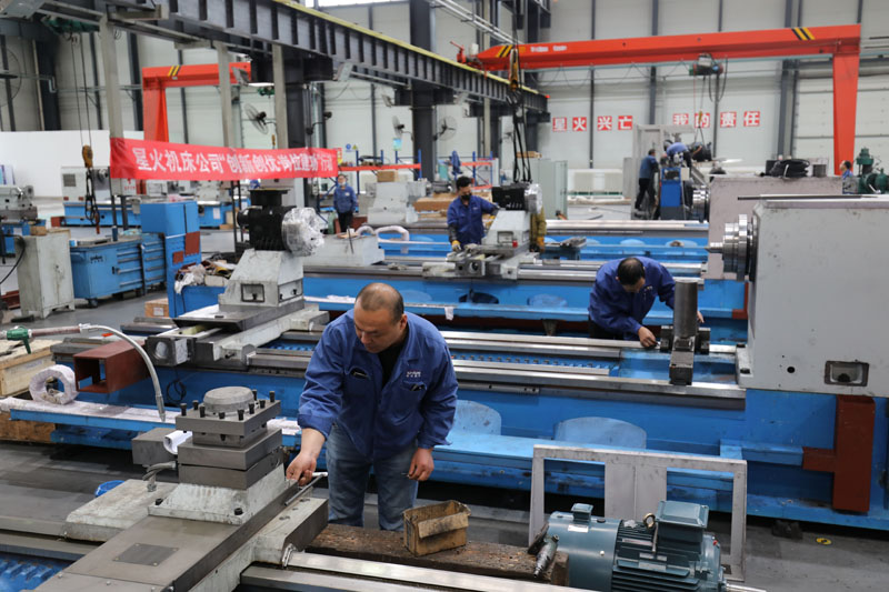 星火機(jī)床公司數(shù)控精密精度調(diào)試班組被評(píng)為第21屆全國青年文明號(hào)