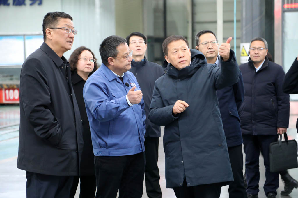 甘肅省政府國(guó)資委主任吳萬(wàn)華一行來(lái)星火機(jī)床公司調(diào)研