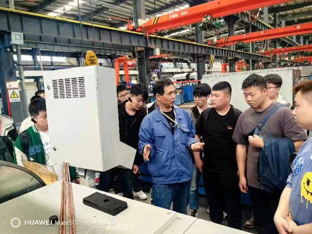 蘭州理工大學學生來星火公司參觀學習