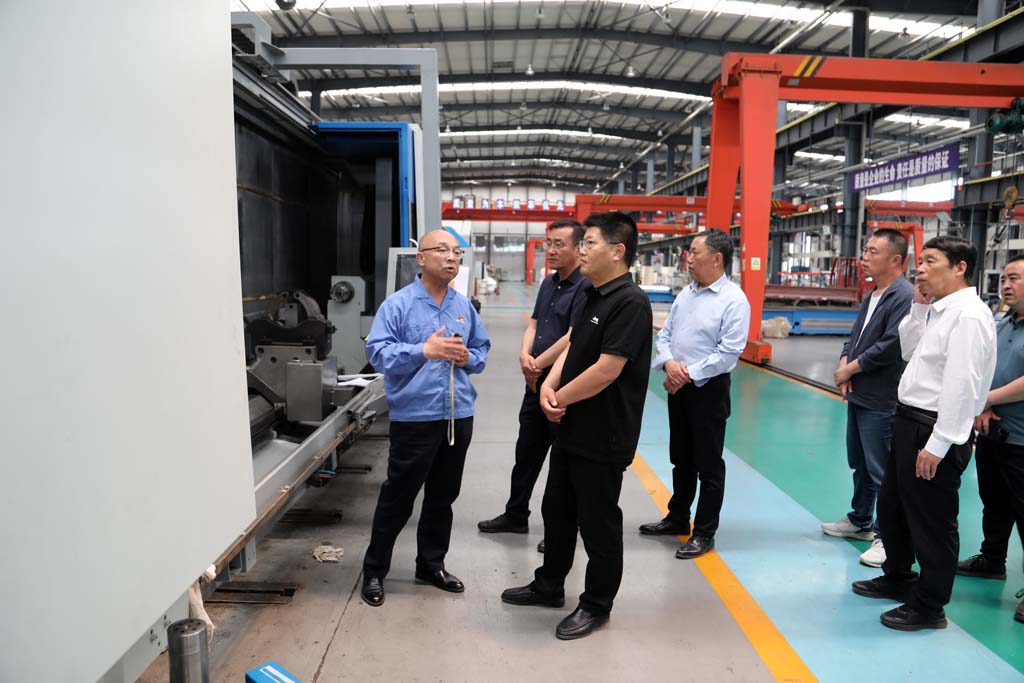 市直機關(guān)重大項目踐學活動組成員參觀星火公司