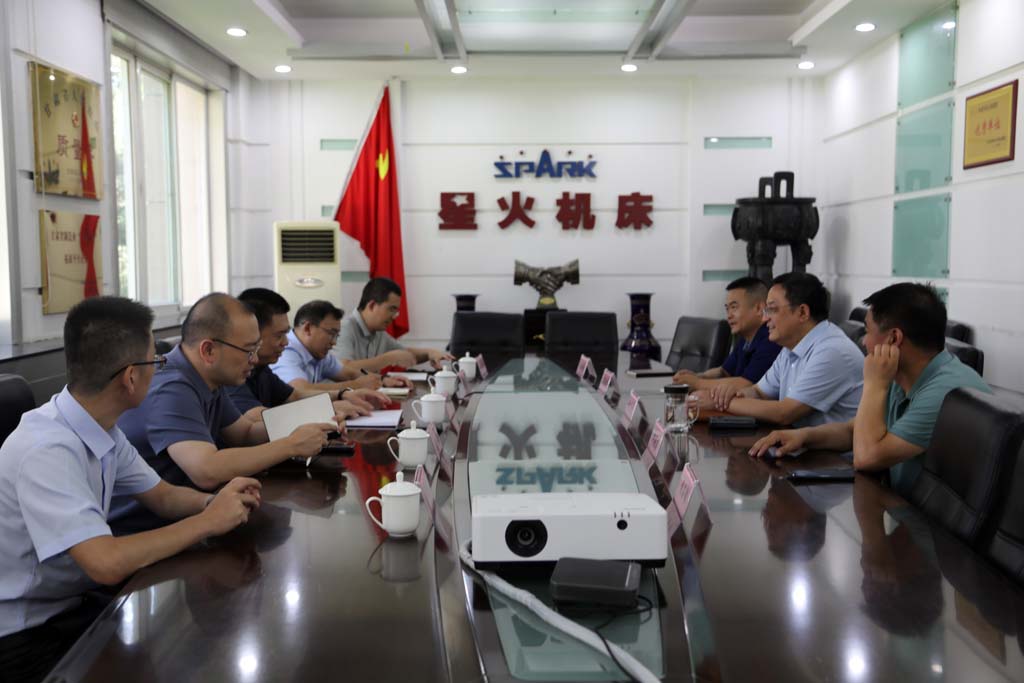 武重集團領導丁劍一行來星火機床公司考察交流