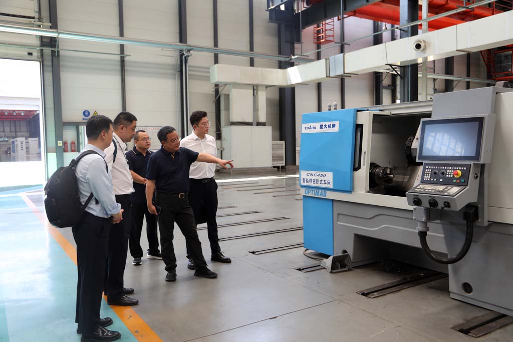 五礦證劵投資銀行喬瑞一行到星火機(jī)床公司訪問參觀