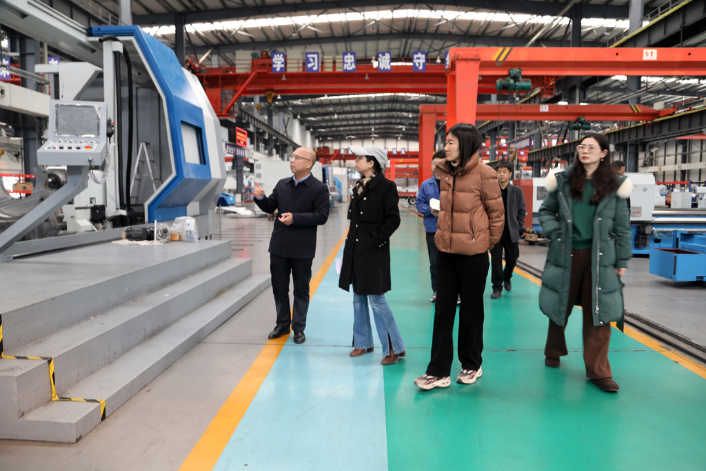 省委黨校教授馬桂芬一行來星火數(shù)控公司調(diào)研