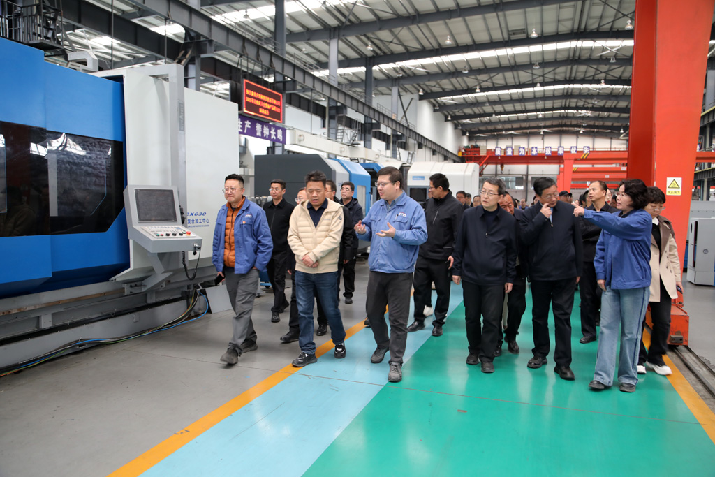 省工信廳、省內(nèi)各市州工信局、金融機(jī)構(gòu)領(lǐng)導(dǎo)來星火數(shù)控調(diào)研