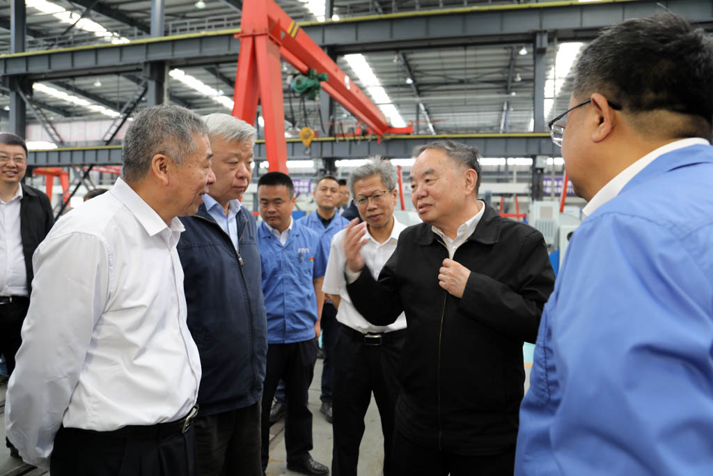 中國工程院院士周濟蒞臨星火數(shù)控公司指導(dǎo)工作