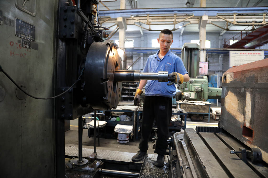 “向勞模學(xué)習(xí)，做時(shí)代工匠”之匠心鑄就卓越實(shí)干詮釋擔(dān)當(dāng) ——— 記星火數(shù)控公司大件加工分廠鏜床工、天水市勞模甄毅博 