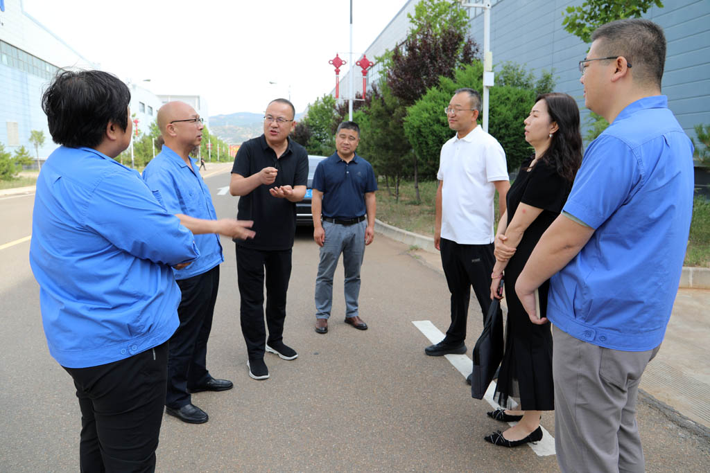 天水市科技局黨組書記薛林榮來星火數(shù)控公司調(diào)研