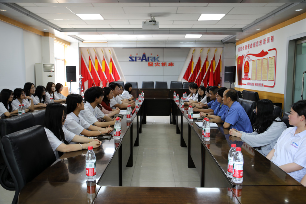 校企聯(lián)動共探智能財務(wù)新路徑  蘭州信息科技學(xué)院師生來星火數(shù)控研學(xué)交流