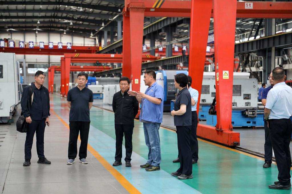 東營(yíng)市人大常委會(huì)領(lǐng)導(dǎo)蒞臨星火數(shù)控公司考察