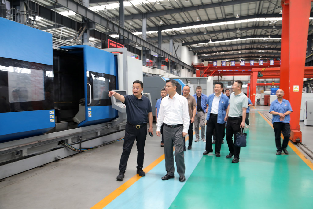 秦川機(jī)床董事長(zhǎng)馬旭耀一行蒞臨星火數(shù)控參觀指導(dǎo)并座談