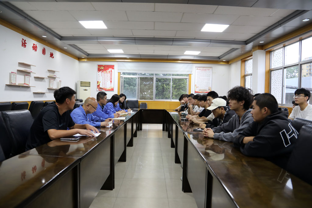 校企攜手育人才 實(shí)踐賦能助成長(zhǎng)——北方技工學(xué)校20名學(xué)子來(lái)星火數(shù)控公司開(kāi)啟實(shí)習(xí)之旅