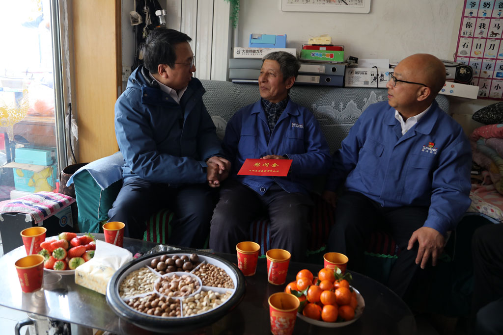 情暖新春 心系家人 蘭石集團領導來星火數控開展雙節(jié)慰問 